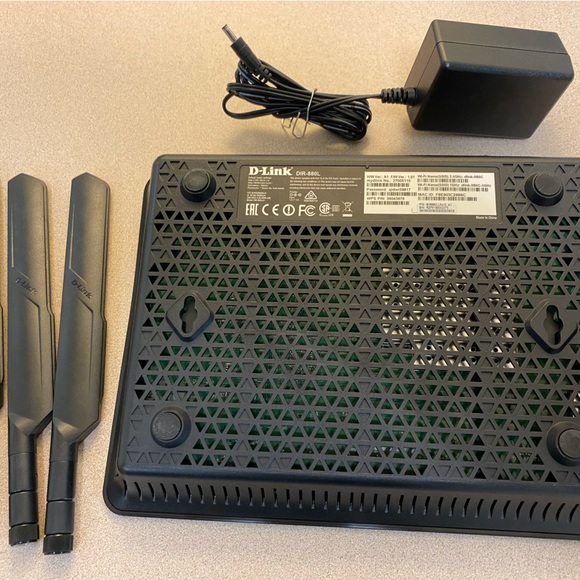 D Link DIR-8801 Dual-Band AC 1900 Router - Picture 4 of 4